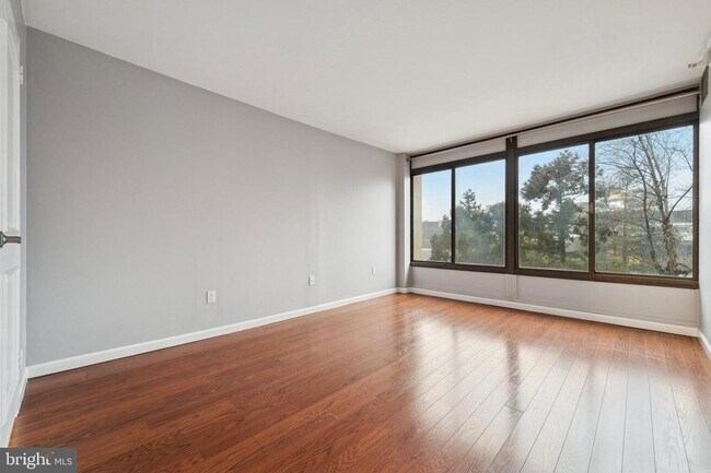 Building Photo - 2001 Hamilton St