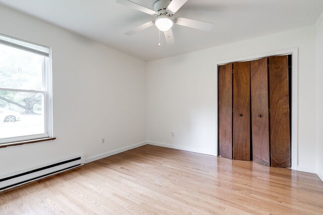 Building Photo - CHARMING 3-BEDROOM CEDAR SIDED RANCH HOUSE -Available