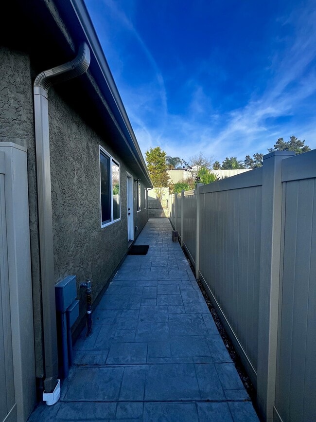 Building Photo - 1457 Knollwood Pl