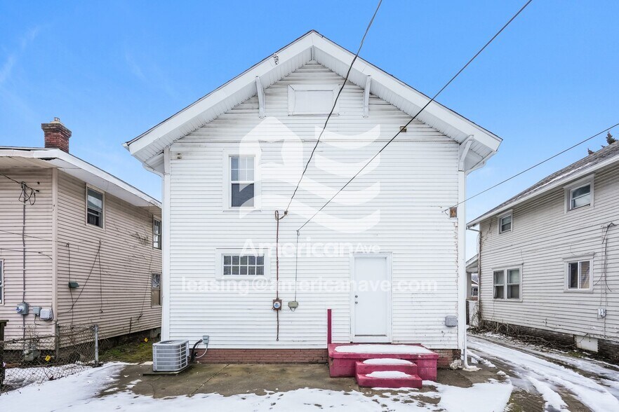 Building Photo - 1108 Diamond Ave