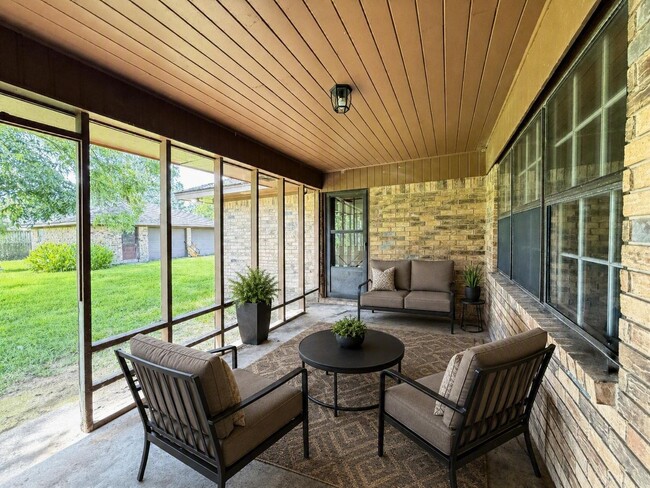 Building Photo - 2603 Brom-Bones Dr