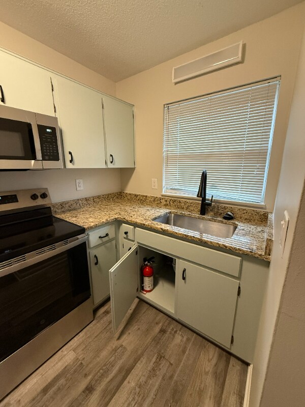 Building Photo - 120 Asbury Way