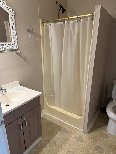 Bathroom - 981 Charlotte Ave