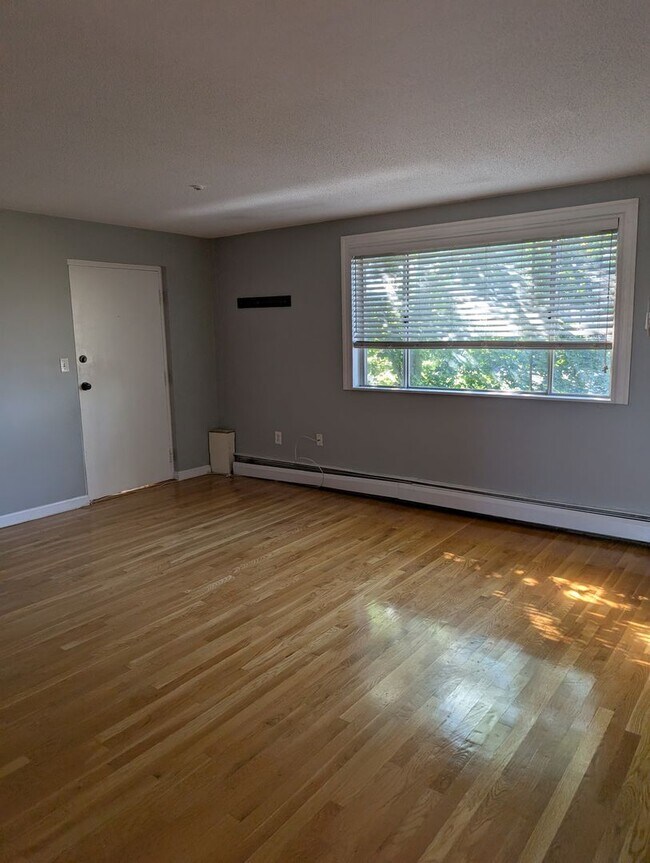Building Photo - Somerville 2 bedroom with parking for 9/1