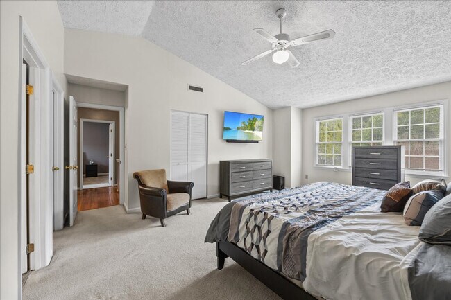 Building Photo - 6 Wavecrest Ct