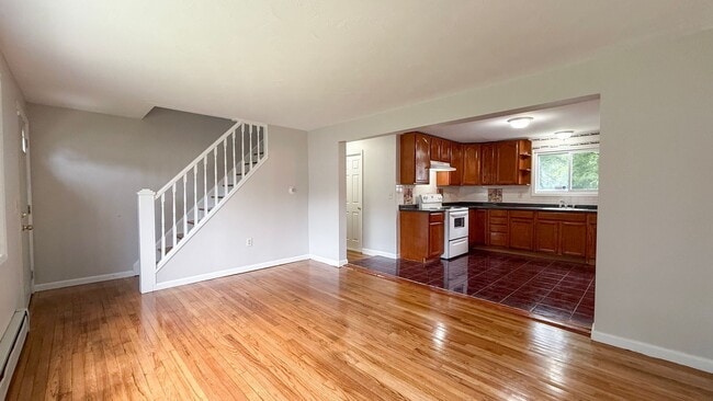 Building Photo - Gorgeous single-family home near Hartford ...