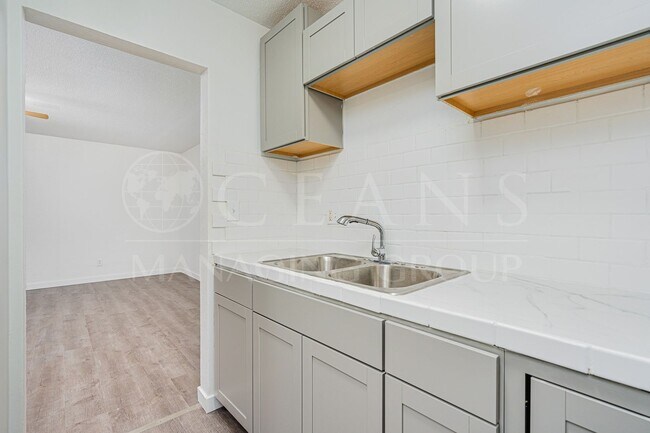Building Photo - 301 Riverview Blvd