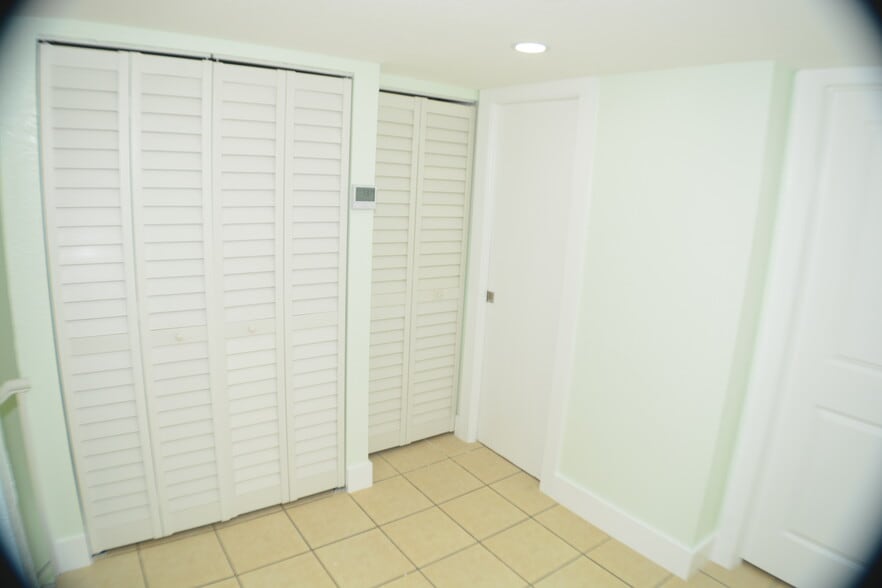 Building Photo - 9300 W Flagler St