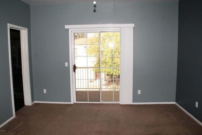 Building Photo - Two Bedroom in Tempe
