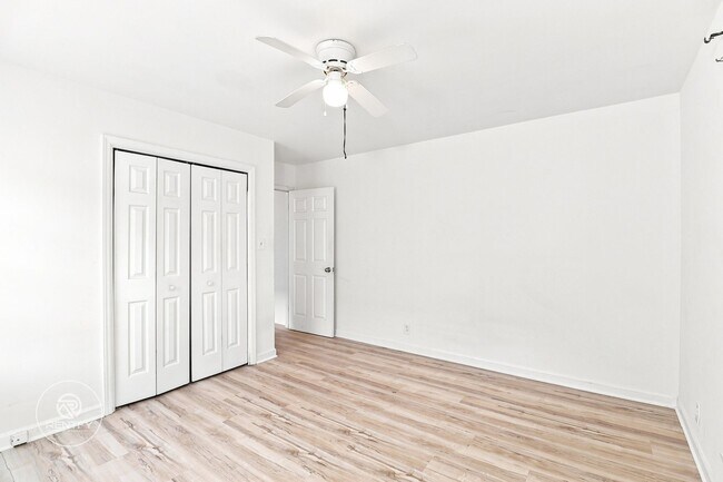 Building Photo - 3700 Driftwood Dr