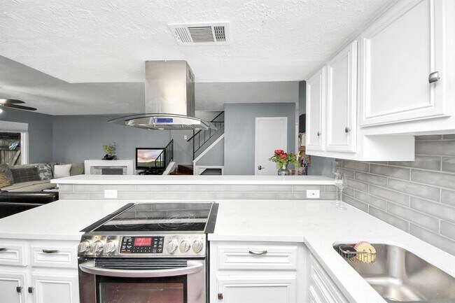 Building Photo - 18122 Kings Row