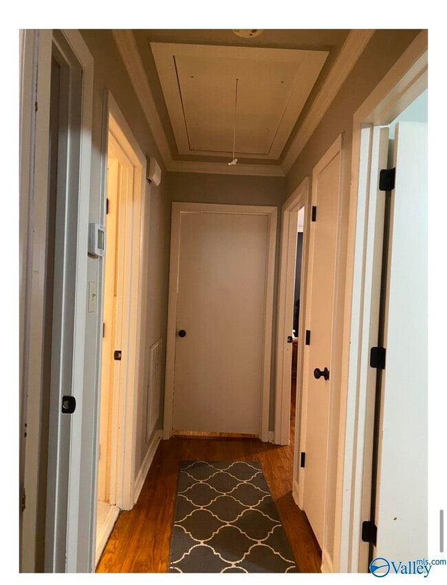 Building Photo - 817 Chambers Dr NE