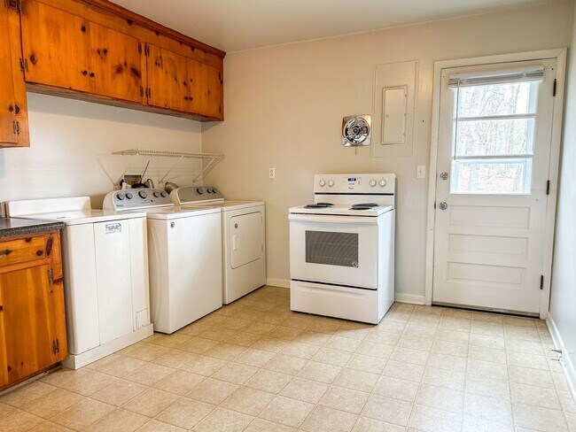 Building Photo - Zions Cross Roads Brick Cottage 2bedroom/1bath