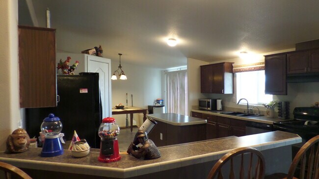Building Photo - WINTER RENTAL -- 3 Bedroom 2 Bath Home