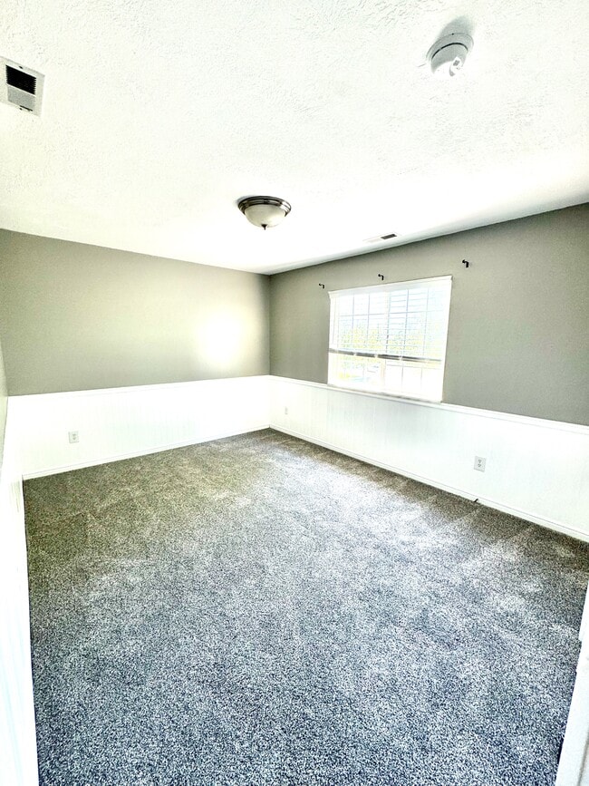 Building Photo - 873 E 2900 N