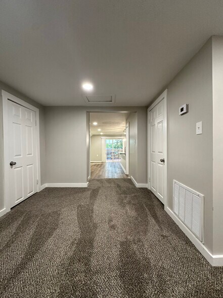 Building Photo - 63 E Poplar St