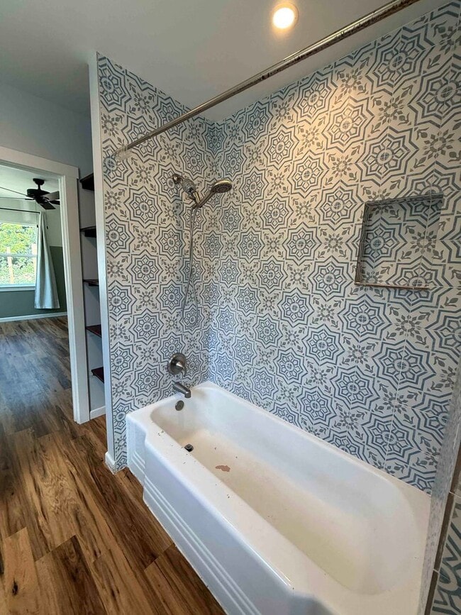 Building Photo - West Sac 2 Bed With River Access