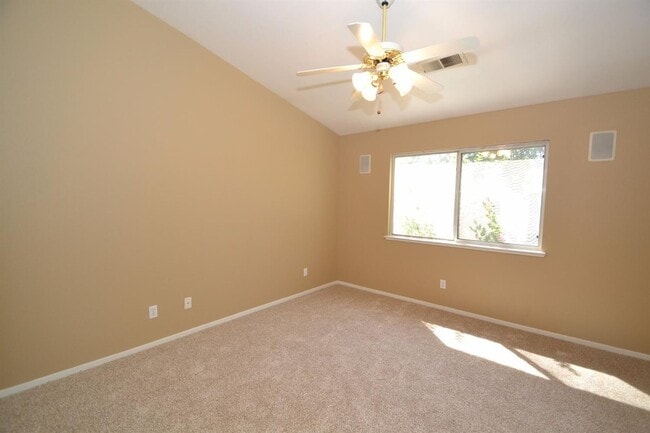 Building Photo - Wonderful 3 Bedroom / 2 Bedroom home for r...
