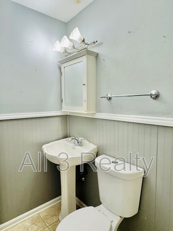 Building Photo - 1619 Yancey Ave