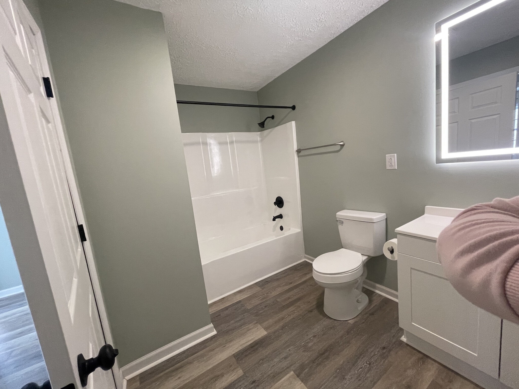 Building Photo - 101 Gibbons St