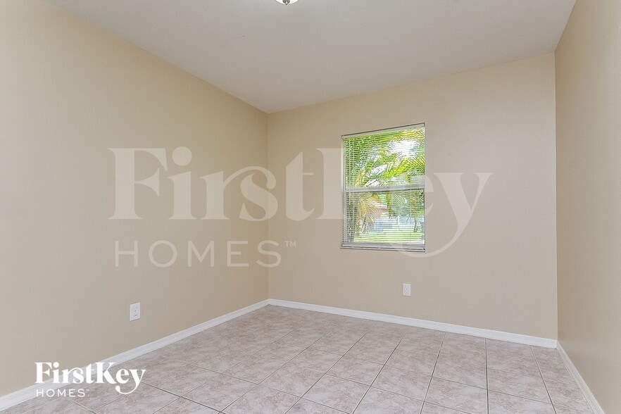 Building Photo - 449 Red Hawk Loop