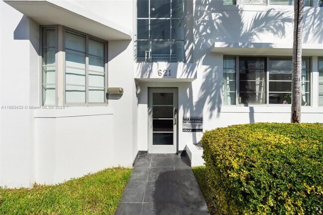 Building Photo - 621 11th St