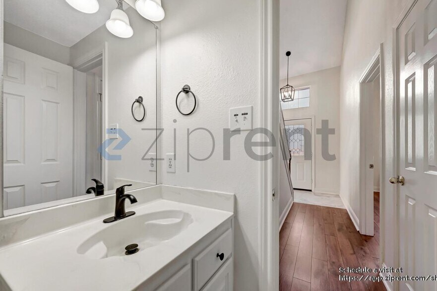 Building Photo - 2111 Daniel Way