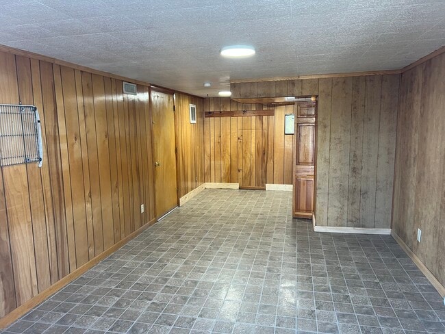 Building Photo - 403 Allen Ave
