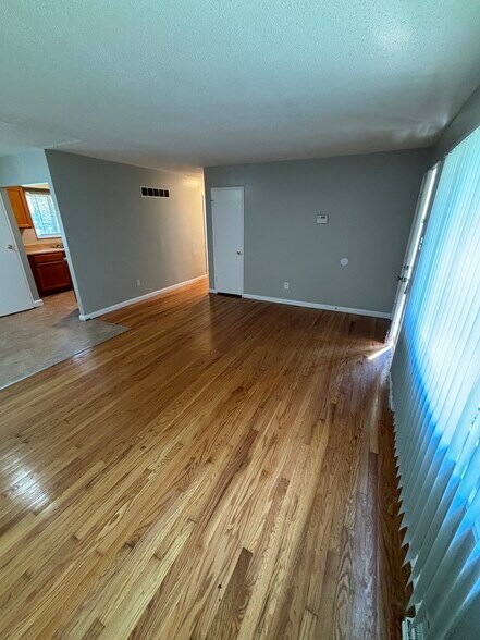 Building Photo - 10116 Crown Point Dr