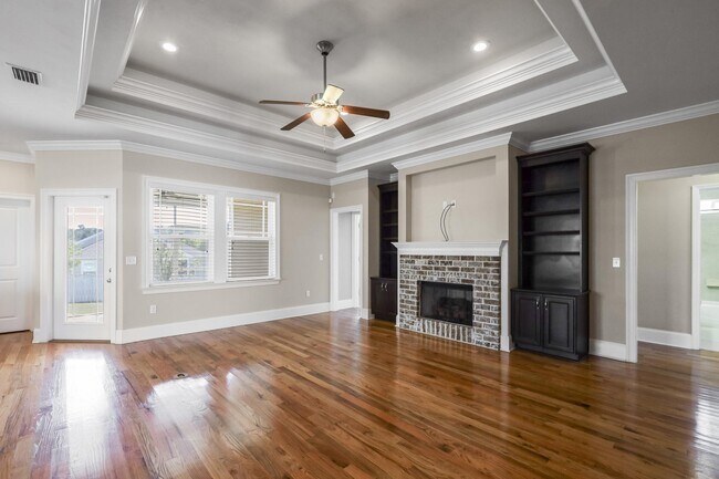 Building Photo - 2561 Lantana Ln