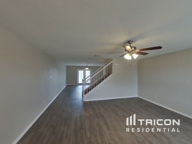 Building Photo - 1601 Vineridge Ln