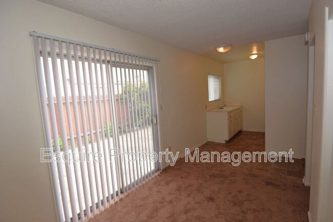 Building Photo - 2050 N Ventura Rd