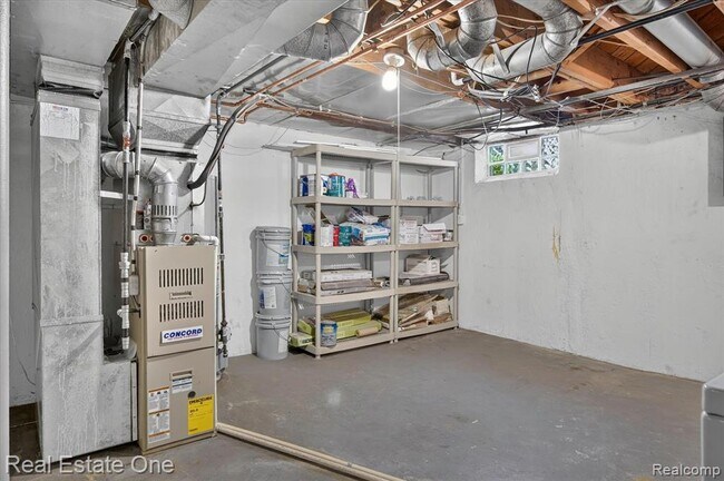 Building Photo - 3284 Coolidge Hwy