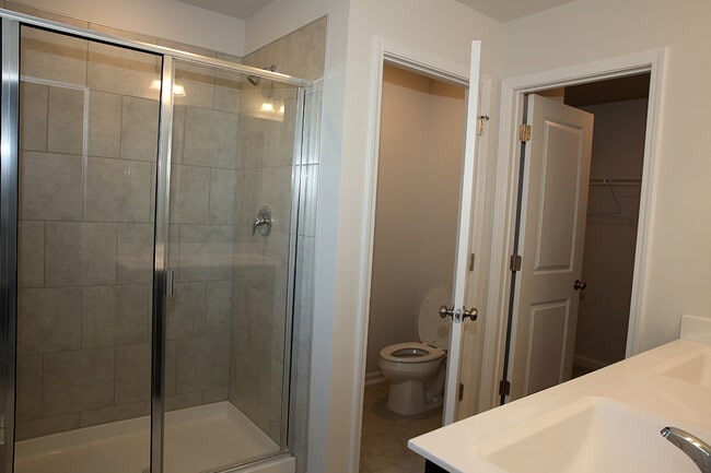 Building Photo - 1056 Shoreside Dr