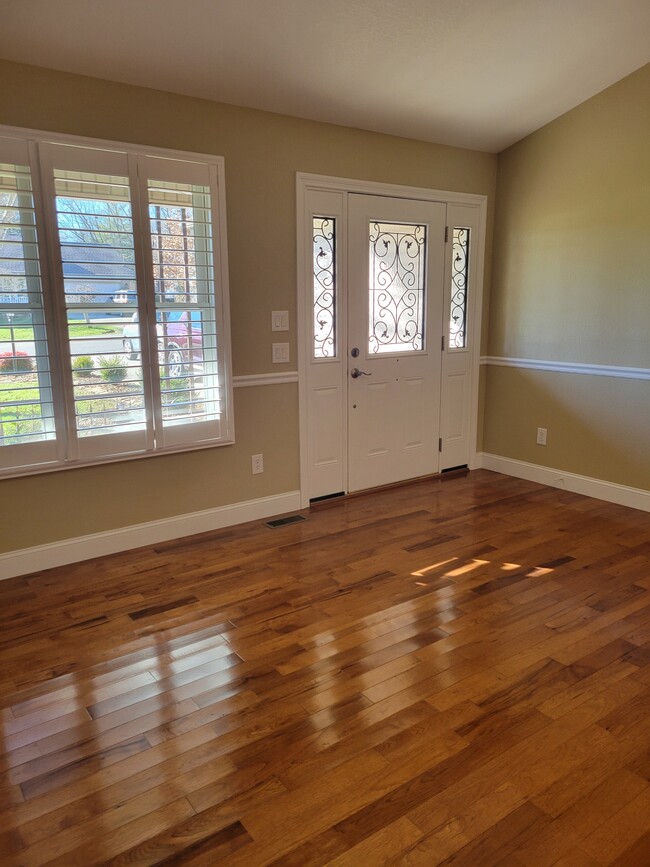 Building Photo - 544 Snead Dr