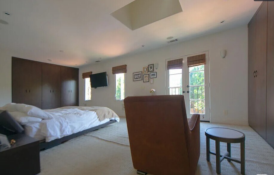 Building Photo - 738 N La Jolla Ave