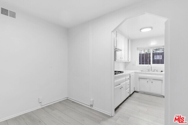 Building Photo - 2332 S Beverly Glen Blvd