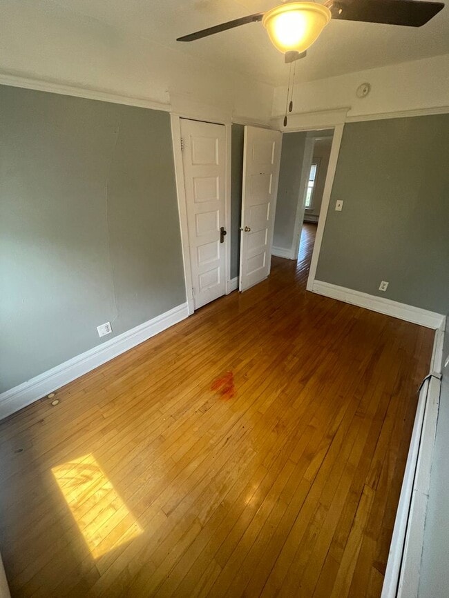 Building Photo - AVAILABLE NOW! - Gorgeous 3 Bedroom 1 Bath...
