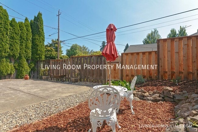 Building Photo - 6738 NE 22nd Ave