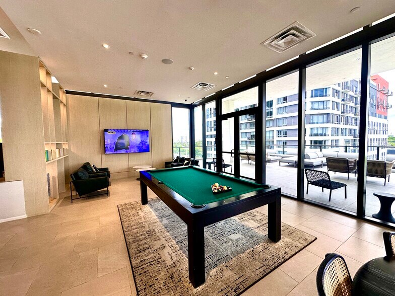 Building Photo - 1936 NW 2nd Ct