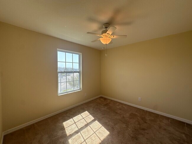 Building Photo - 172 Primrose Dr