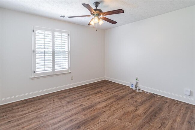 Building Photo - 9630 Pine Thicket Way