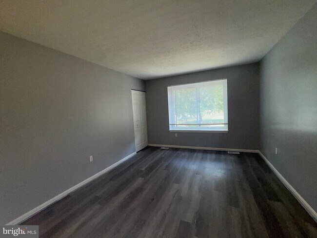 Building Photo - 7233 Mill Creek Ct