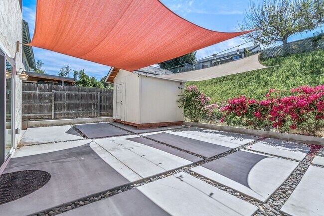 Building Photo - Modern 3BR Townhome | Garage + Driveway Parking | Yard | Pool | Pet Friendly | Move-In Ready