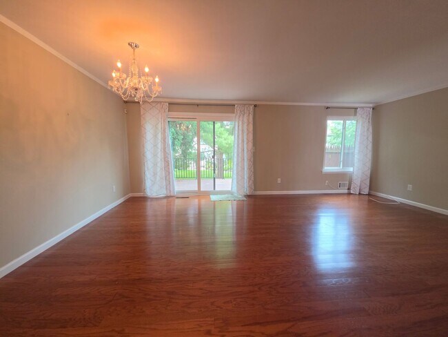 Building Photo - 918 Merritt Dr