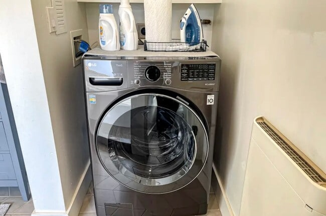 Building Photo - $2,700 - All Utilities Included Modern ADU with Two Bedrooms Townhouse Ready For Lease!