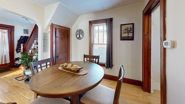 Building Photo - 3BED 2 BATH 2 CAR GARAGE HOME $1500/M TOMAH