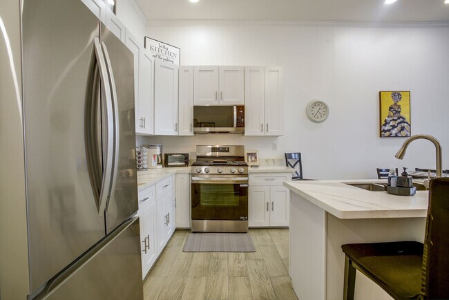 Building Photo - 2709 Baronne St