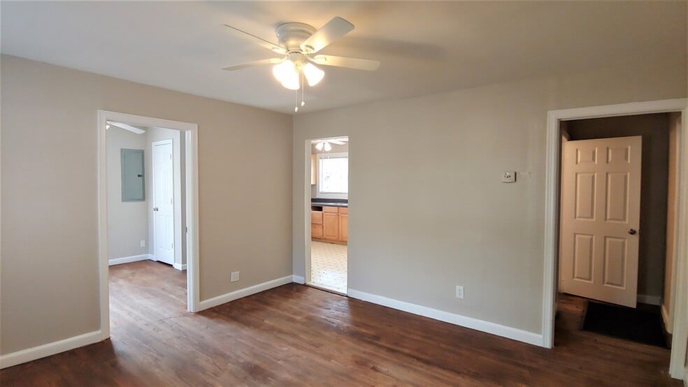 Building Photo - 4433 Highland Rd