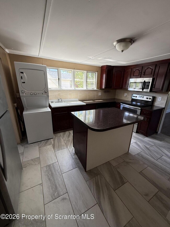 Building Photo - 1042 Taylor Ave